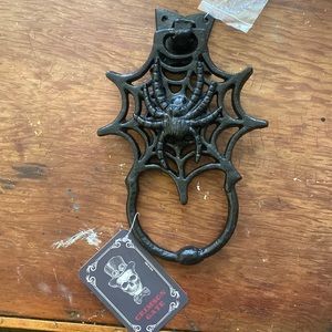 NWT cast iron spider Halloween door knocker